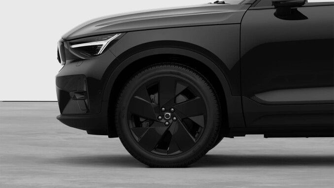 Volvo EX40 185kW Ext Range Ultra Black Edition 82kWh 5dr Auto Electric Estate - Image 7